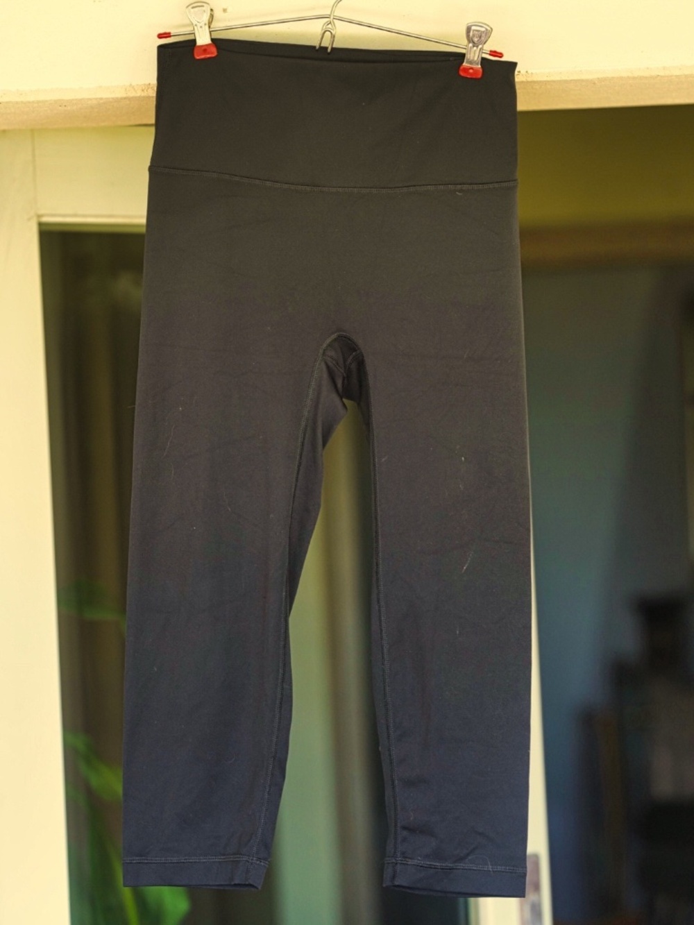 BEAT Athletica Hawaii Jet Set Black High Rise 3/4 Crop Yoga Leggings Pants L Lar